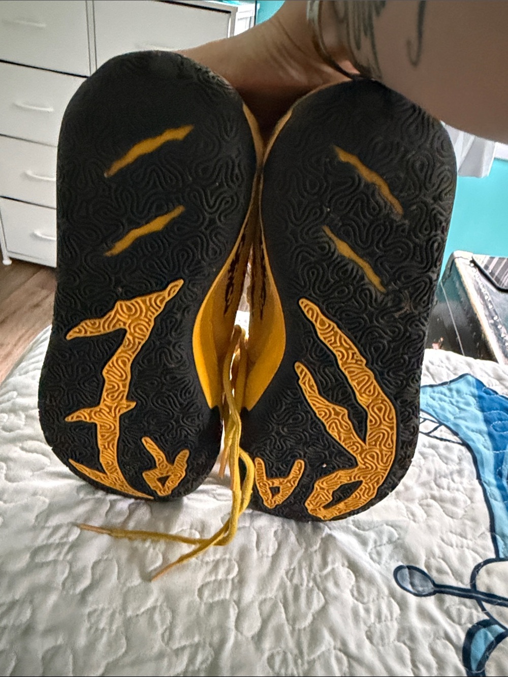 Lamelo Ball Porsche Puma women’s 8 Yellow and Black Trail-Inspired Sneakers - Picture 5 of 6